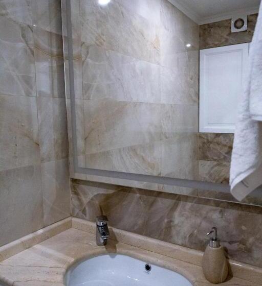اتاق لوکس, Casa Viilor