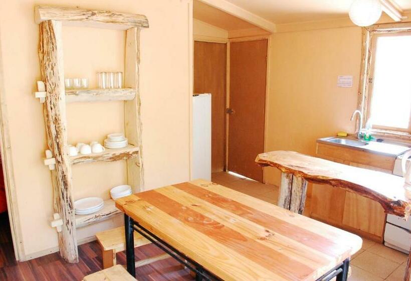 Хижина, Cabaña Hostal Ema