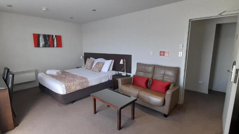 스탠다드 스튜디오, Dunedin Palms Motel