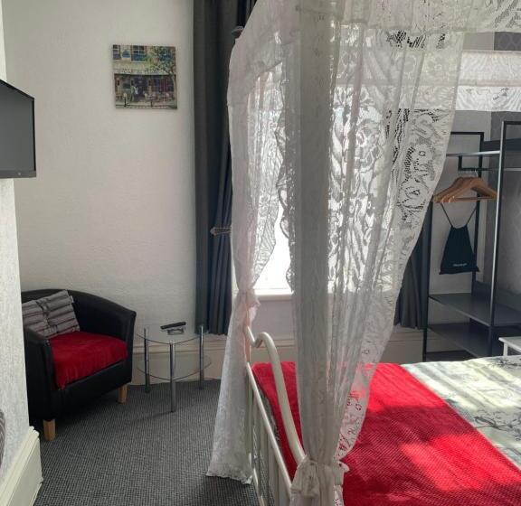 Deluxe Rum, Hornby Villa B&b Couples & Families Only Central Location