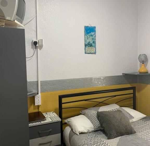Superior Enkelrum, Hornby Villa B&b Couples & Families Only Central Location