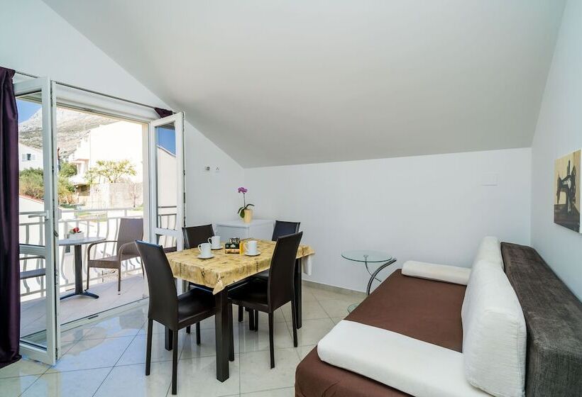 آپارتمان 1 خوابه با بالکن و چشم‌انداز دریا, Villa Samba