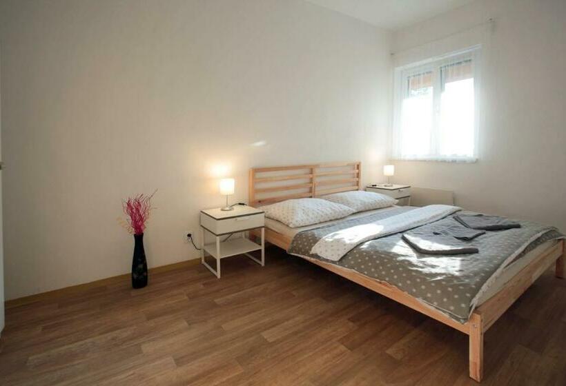 Люкс, Penzion   Apartments Pod Javořicí