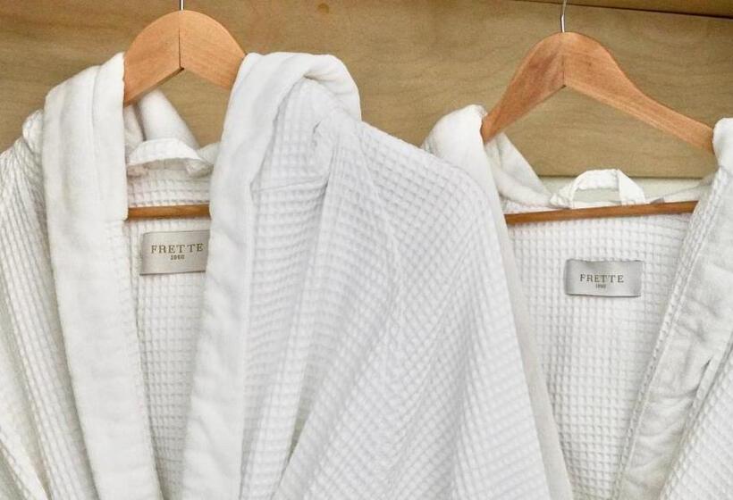 Люкс Deluxe Кровать Кинг, Nomi Resort