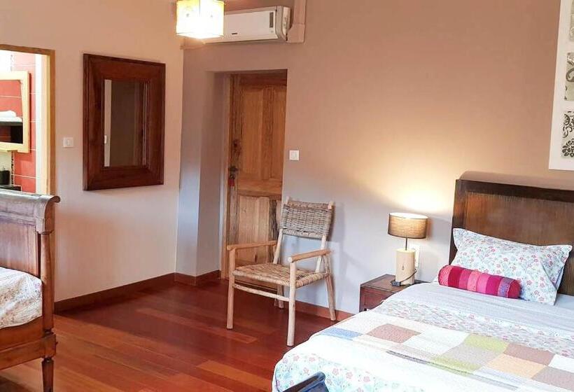 Трехместный Номер Комфорт, Domaine De Rochebelle