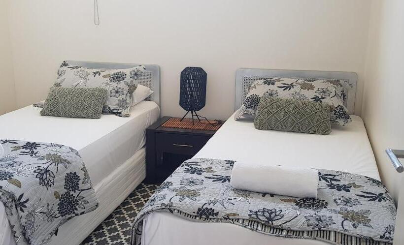 Апартаменты 3 Спальни Вид на Море, Royal Palm Resort On The Beach