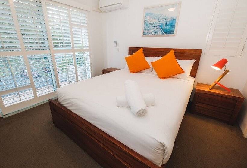 2침실 아파트 정원 전망, Sanctuary Lake Apartments