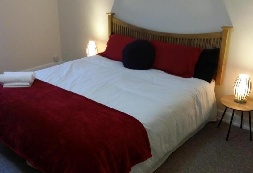 Семейный Номер, Riverbank Guest House