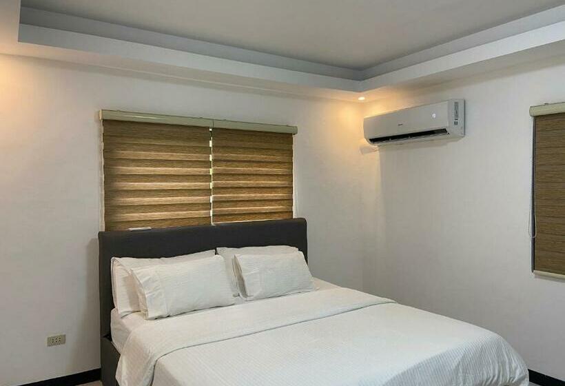 디럭스 스위트 킹 침대, L’hyacinth Hotel And Resort