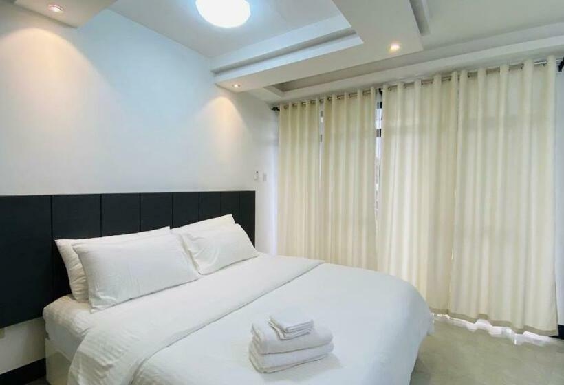 디럭스 스위트 킹 침대, L’hyacinth Hotel And Resort
