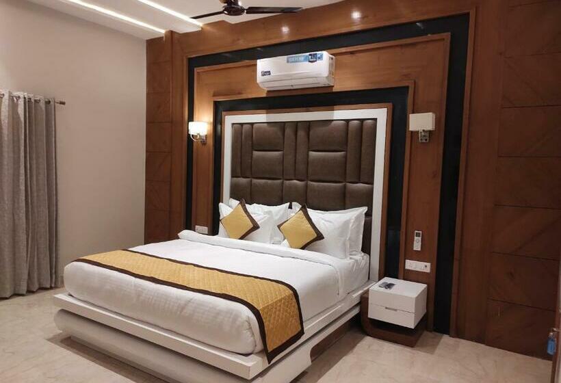 Номер Стандарт с Балконом, Club 21 By Sariska Fun City, Alwar