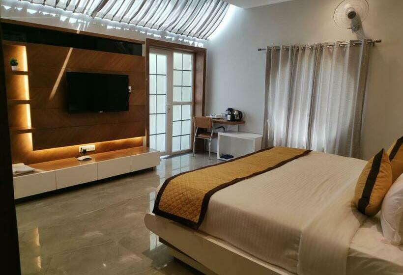Номер Стандарт с Балконом, Club 21 By Sariska Fun City, Alwar