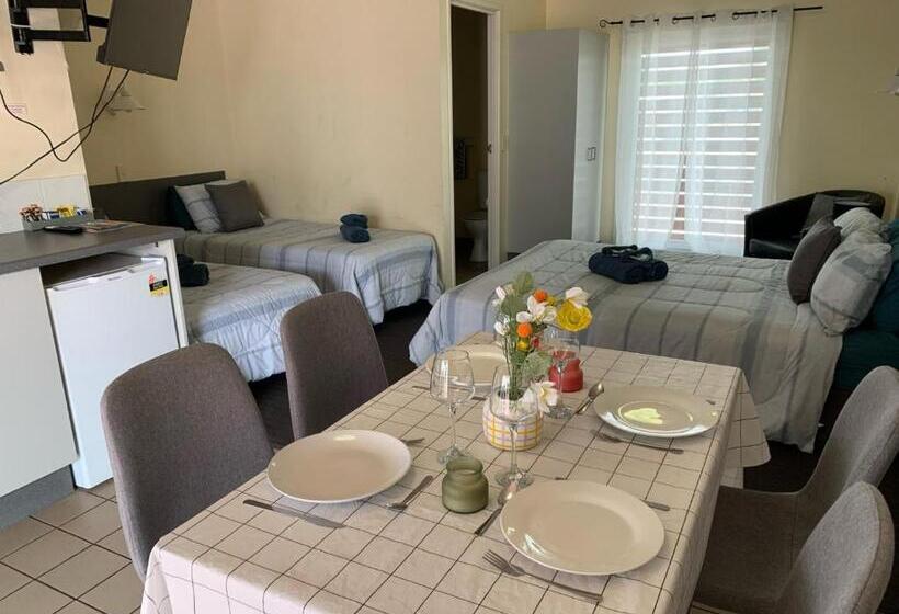 패밀리 룸, Central Point Motel