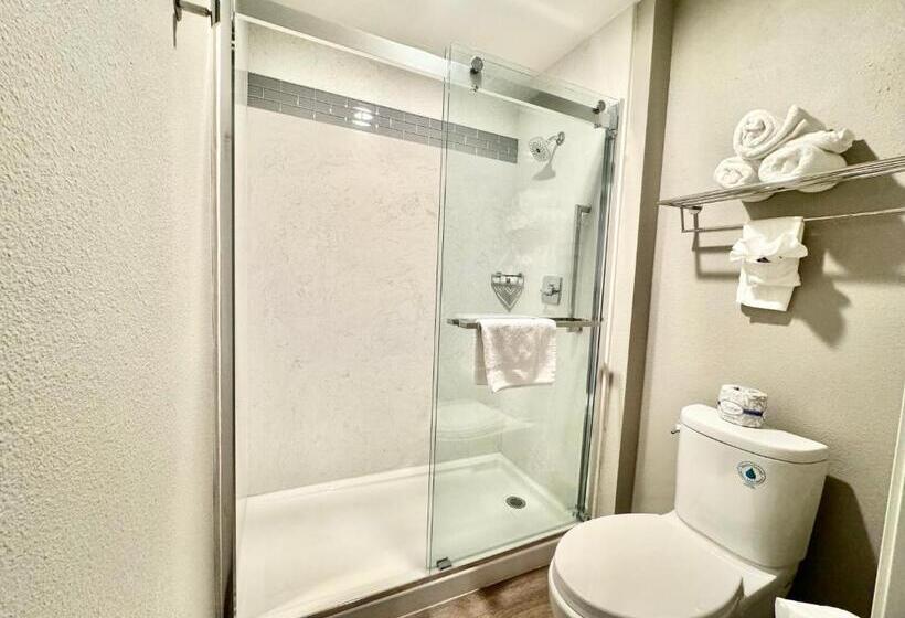 Номер Deluxe Кровать Кинг, Motel 6bellflower, Ca  Los Angeles