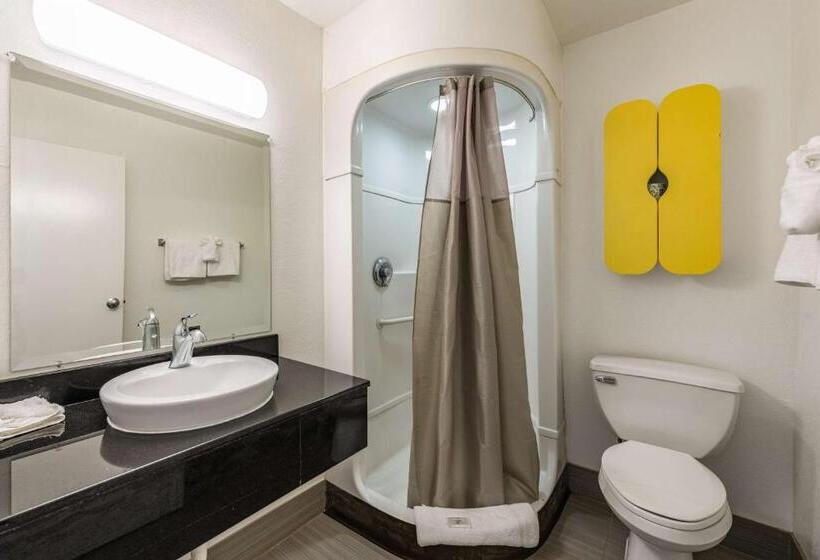 اتاق لوکس چهار تخته, Studio 6 Monroe, La  Hwy 165