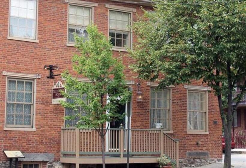 Трехместный Номер Стандарт Вид на Сад, The Tillie Pierce House Inn