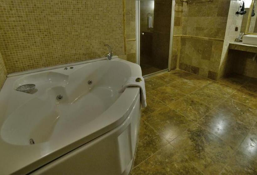 سوییت, Grand Cave Suites