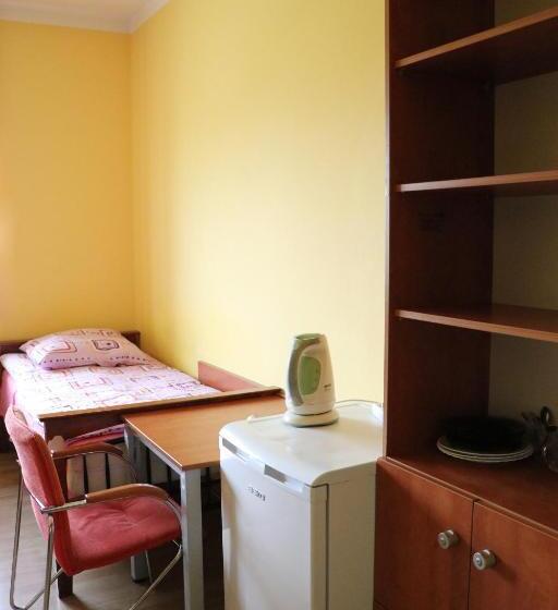 标准四人间共用浴室, Dom Studenta Pans   Akademik, Hostel