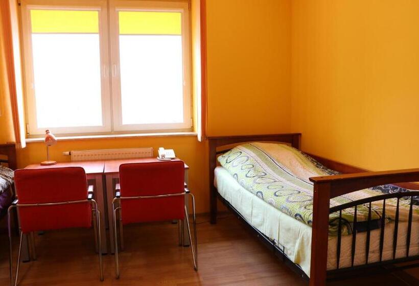 Номер Стандарт Трехместный, Dom Studenta Pans   Akademik, Hostel