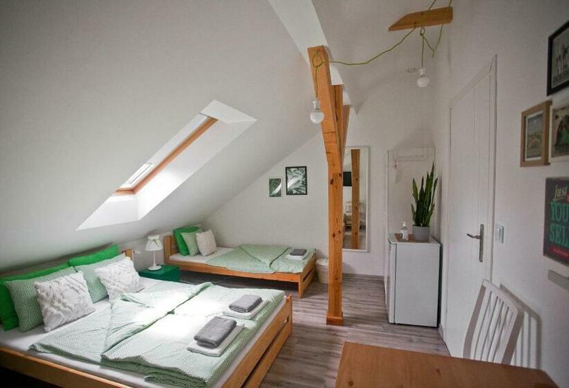 Четырехместный Номер Стандарт, Hostel 33