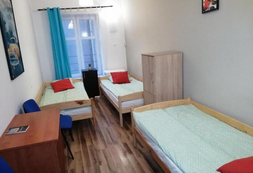 Трехместный Номер Стандарт Совместная Ванная, Hostel Gliwice Centrum