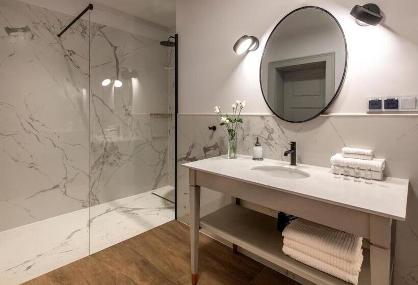 Номер Deluxe, Zamek Sarny   Schloss Scharfeneck