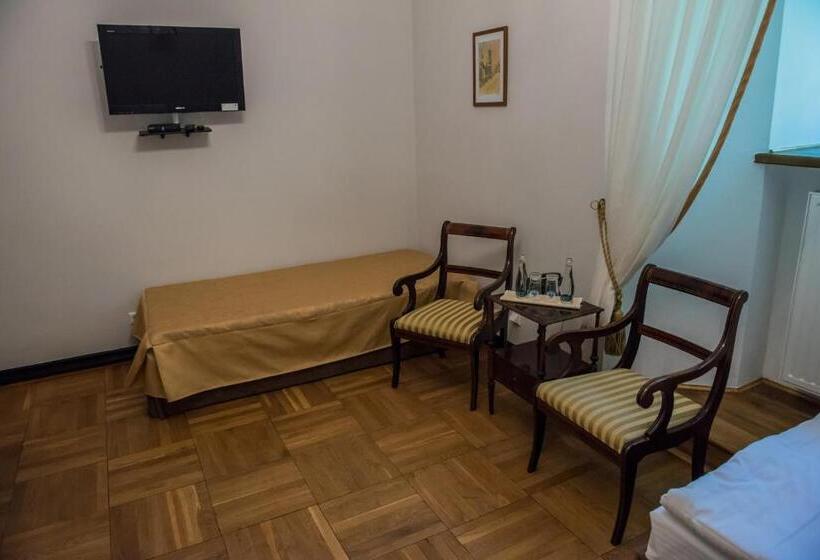 استودیوی استاندارد, Palac W Rybnej