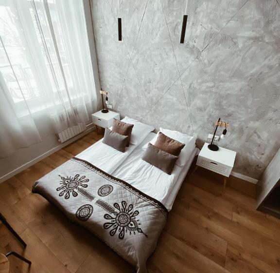 家庭工作室, Dworek Zakopane