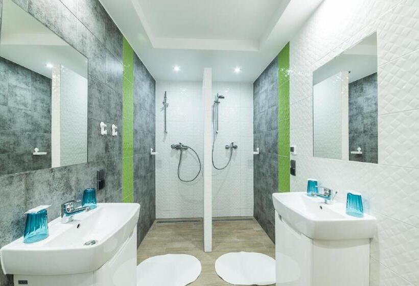 سرير فى غرفة مشتركه, Hostel Filip 2