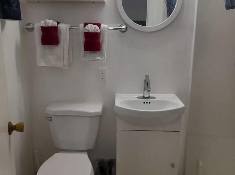 经济房, Three Island Motel