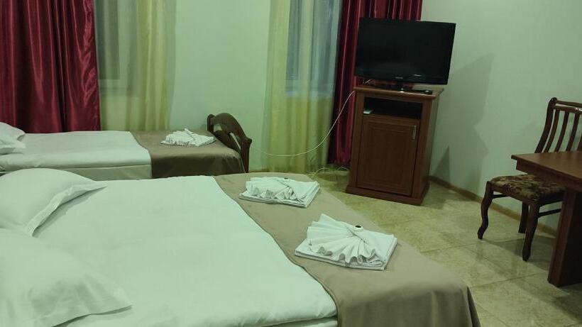 اتاق استاندارد سه نفره, Sweet Home Hotel Meghri