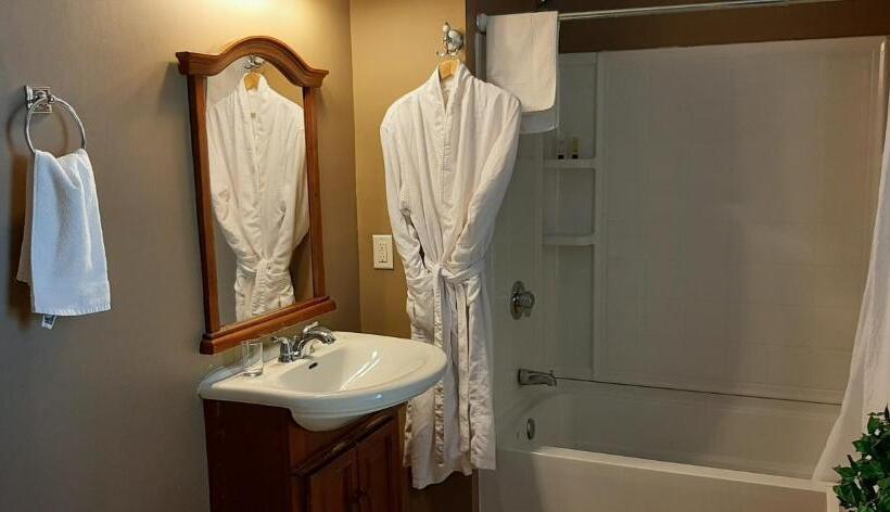 컴포트 룸, Debary Inn