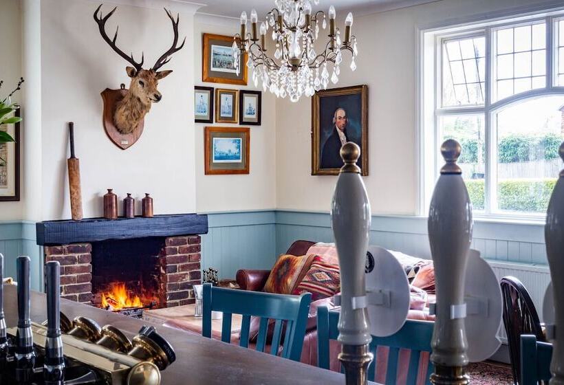 Номер Стандарт, The Cricketers Inn
