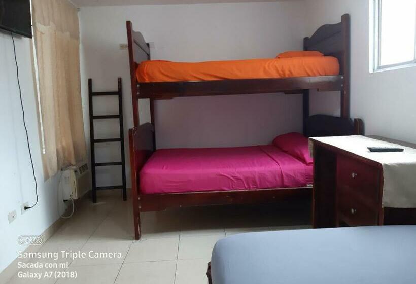 패밀리 룸, Hostal Samary