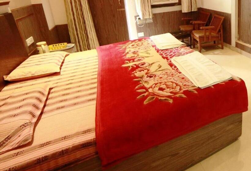 Номер Стандарт, Sidhartha Walking Distance From Tajmahal
