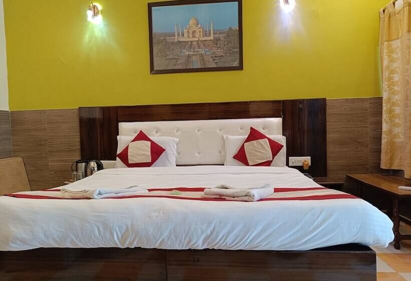 Номер Стандарт, Sidhartha Walking Distance From Tajmahal