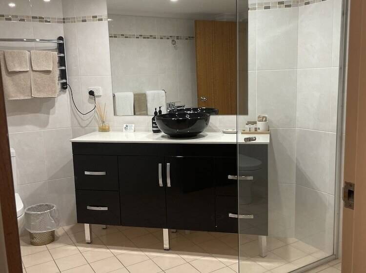 이그제큐티브 룸 킹사이즈 침대, Oasis Inn Ulladulla