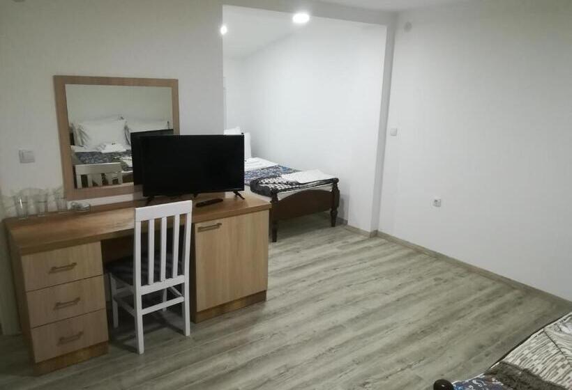 Habitación Triple Deluxe, Karavan 123