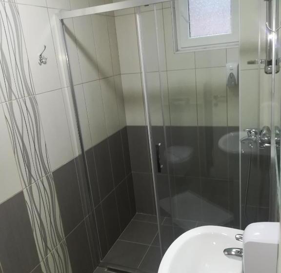 Habitación Cuádruple Deluxe, Karavan 123
