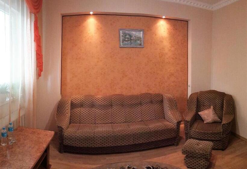سوییت خانوادگی, сонячна