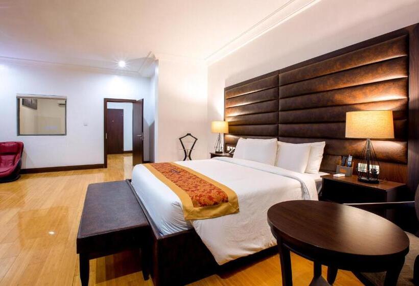 سوئیت با تخت بزرگ, Johnwood Hotel By Bolton