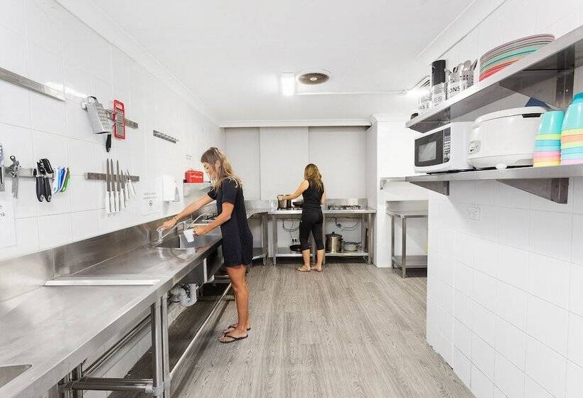 اتاق استاندارد با سرویس بهداشتی مشترک, Sydney Backpackers