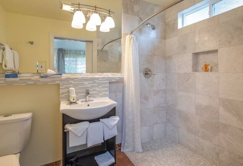 Люкс Кровать Кинг, The Vendange Carmel Inn & Suites