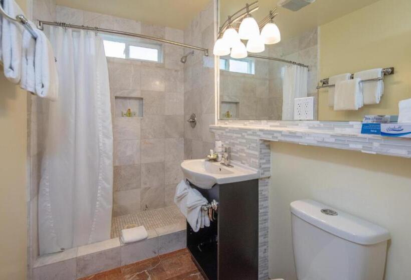 Люкс Deluxe Кровать Кинг, The Vendange Carmel Inn & Suites