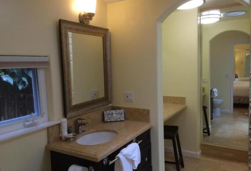 Люкс Кровать Кинг, The Vendange Carmel Inn & Suites