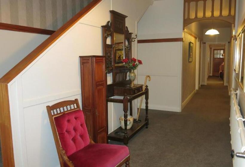 Номер Стандарт Вид на Сад, Cheltenham House