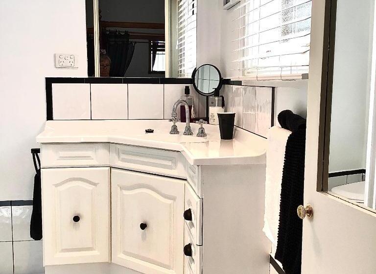 اتاق استاندارد با تخت بزرگ, Kurrajong House