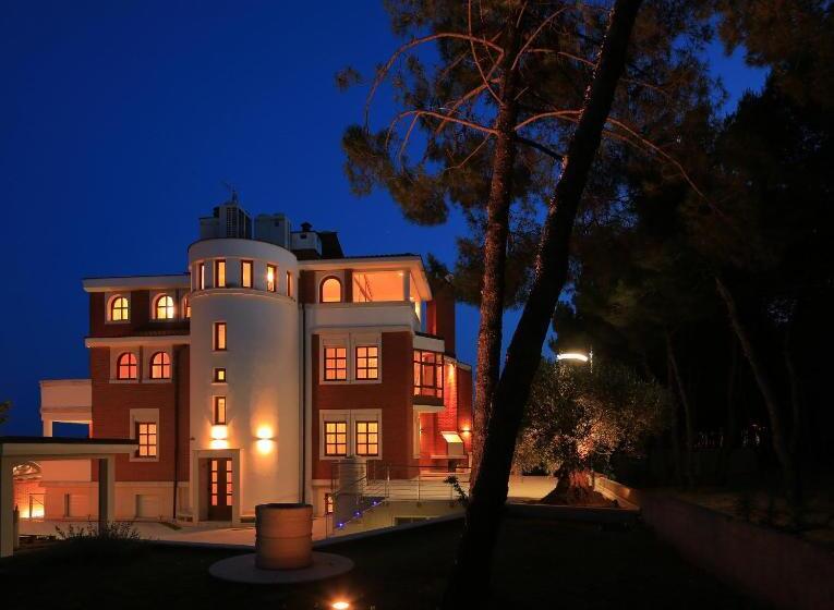 Четырехместный Номер Стандарт с Балконом, Boutique Hotel Villa Vulin