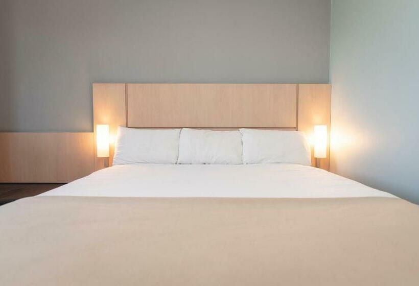 Номер Стандарт, Ibis Pilar
