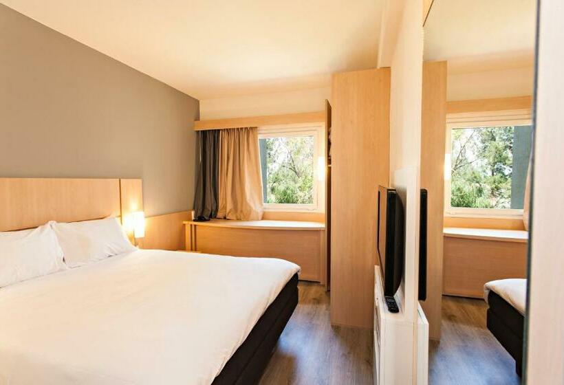 Номер Стандарт, Ibis Pilar